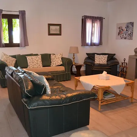 Spacious With Pool Holiday home *