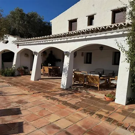 Spacious With Pool * Algamitas